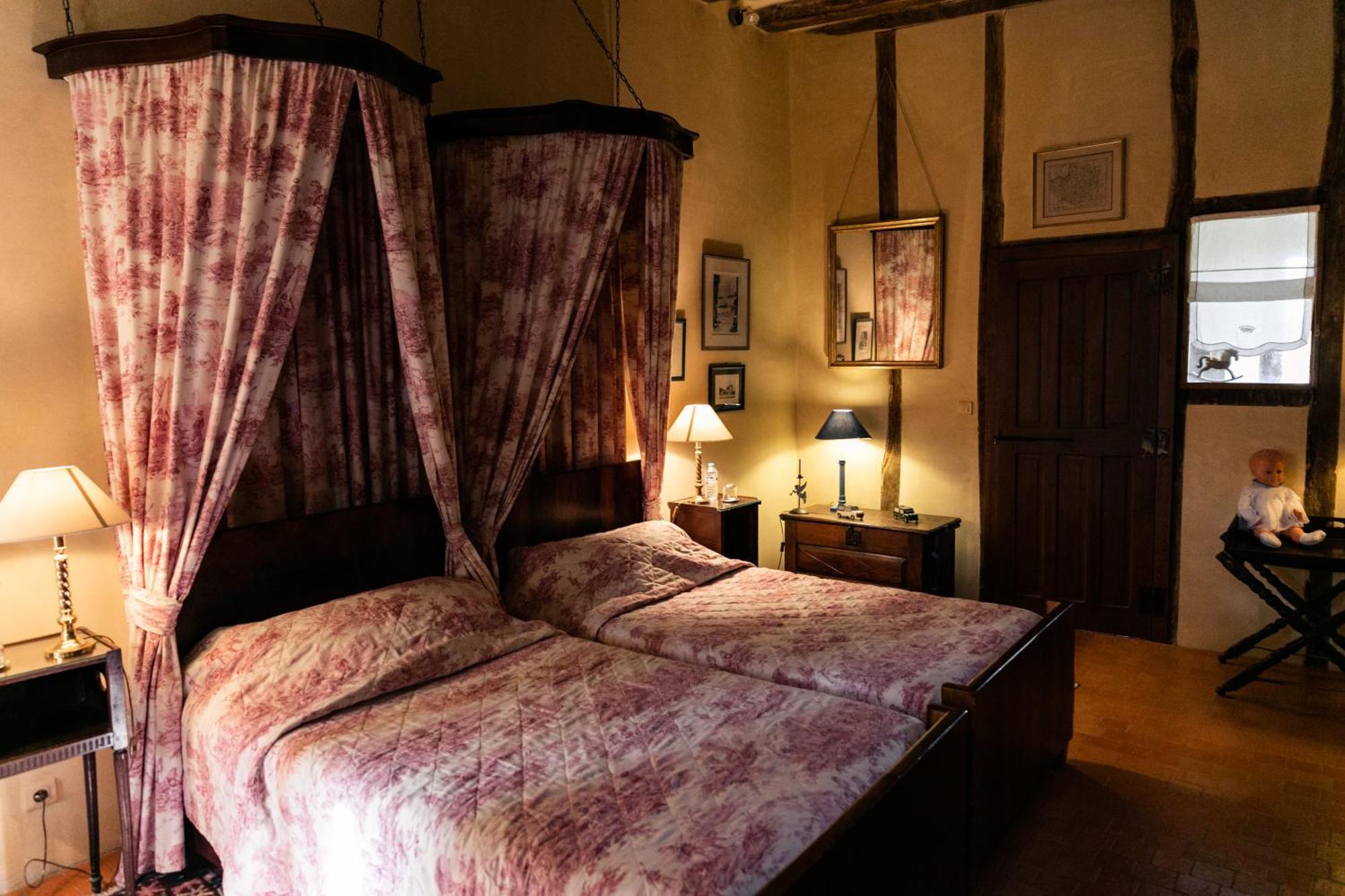 Manoir Du Bois Noblet Bed & Breakfast Louerre Exterior photo